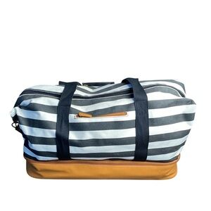 DSW Black & White Tote Duffel Travel Bag Bottom Zipper Storage Shoulder Strap